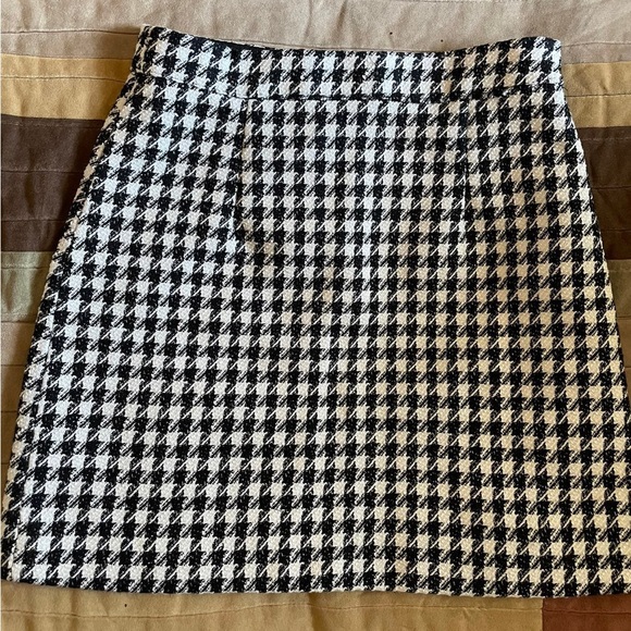 LUXE FUSION 2 PIECE SKIRT SET SIZE SMALL - Picture 6 of 7